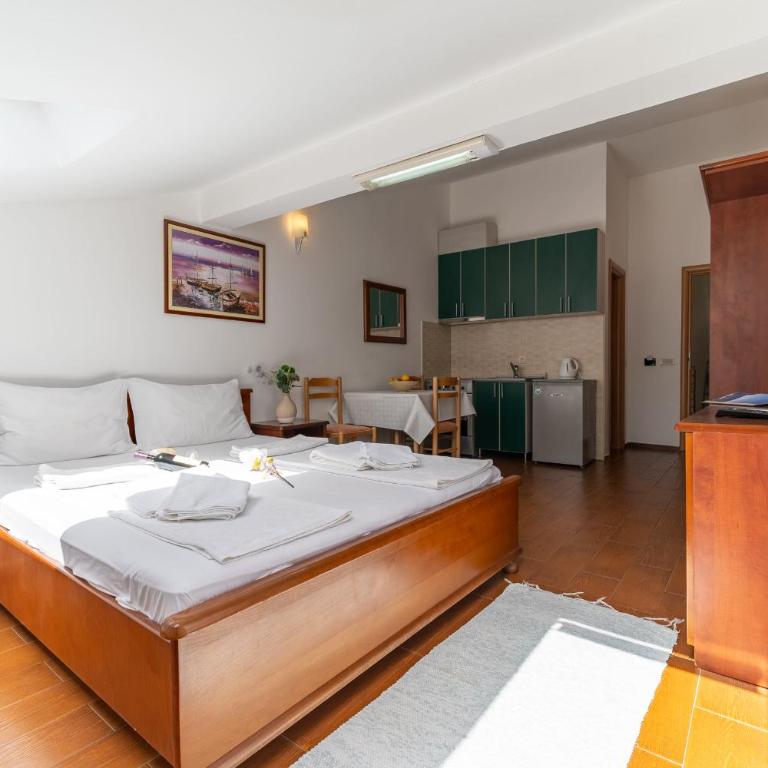 SMS Apartments - Studio with Terrace - 1