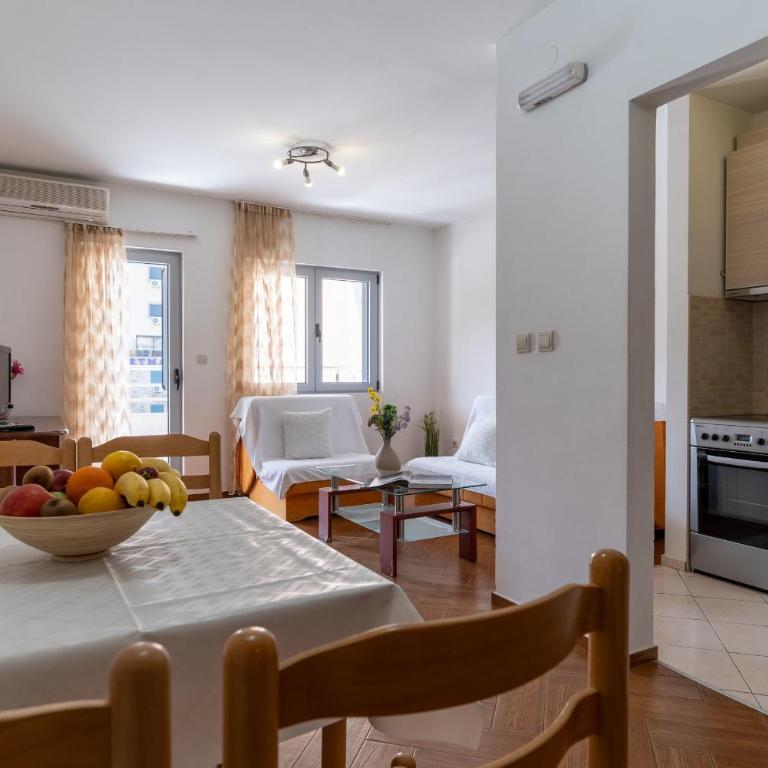 SMS Apartments - One-Bedroom Apartment - 3