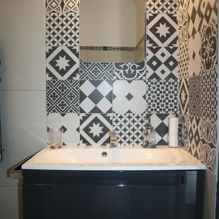 LA PARENTHESE AMOUREUSE - Suite avec Baignoire Spa - 7