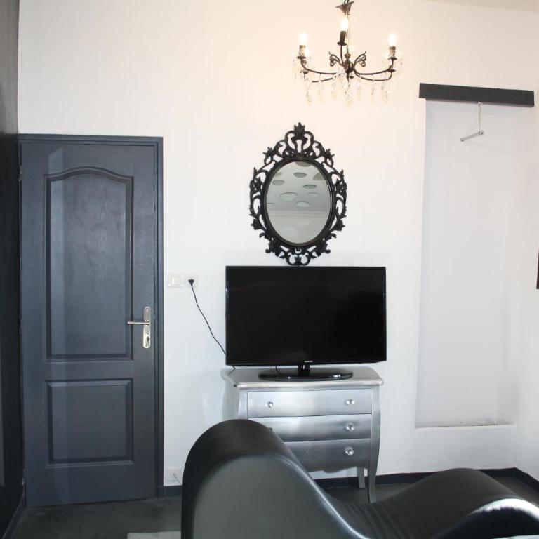 LA PARENTHESE AMOUREUSE - Suite avec Baignoire Spa - 16