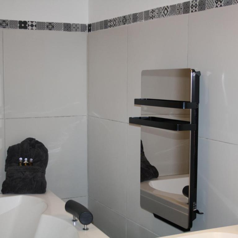 LA PARENTHESE AMOUREUSE - Suite avec Baignoire Spa - 22
