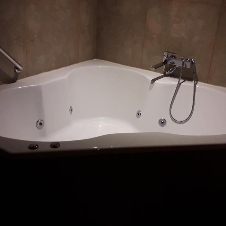 Willy's Country Club Cauquenes - Suite Deluxe con bañera de hidromasaje - 10