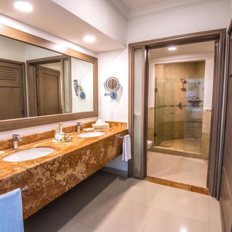 Wyndham Alltra Playa del Carmen Adults Only All Inclusive - Suite Principal de 1 dormitorio con 1 cama extragrande - Frente al mar - 4