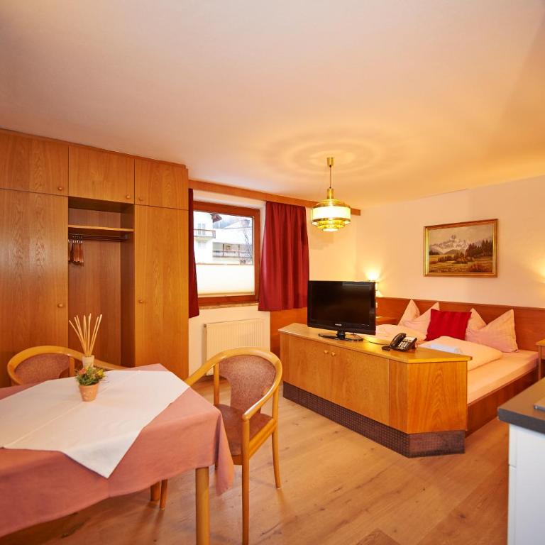 Apartments Neue Post - Studio - 15