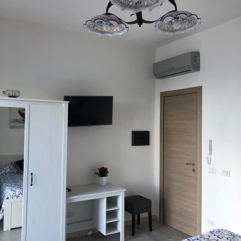 Deluxe Lipari Room - Deluxe Double Room with Sea View - 3