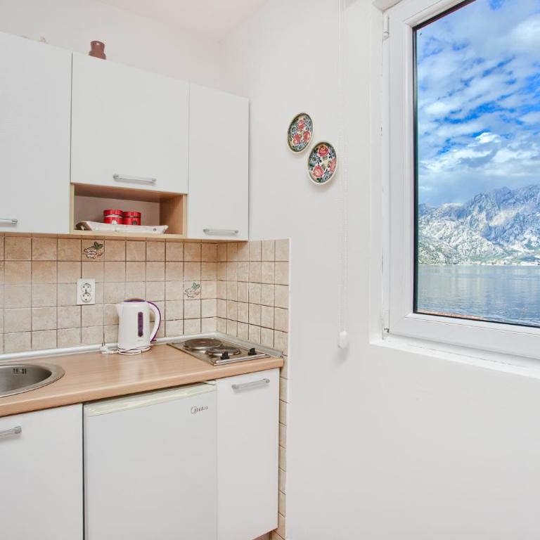 Apartments Ivanović - Studio with Sea View - 8