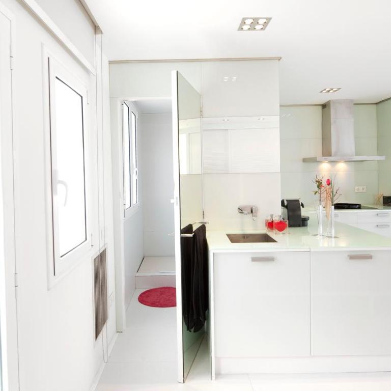 You Stylish El Born Apartments - One-Bedroom Apartment with Terrace - Carrer de la Diputació - 3