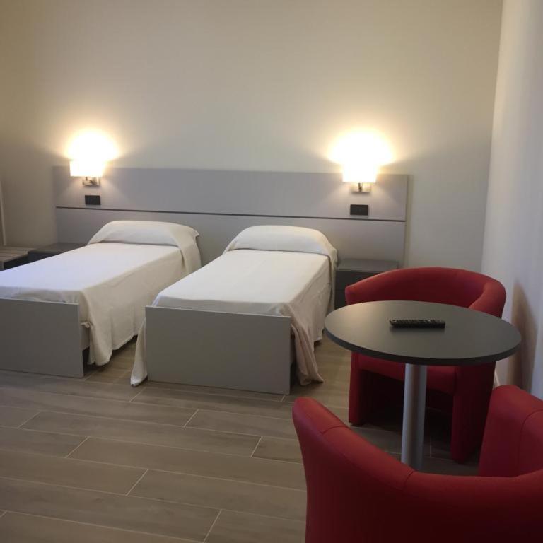 ROMA ROOMS - Camera Doppia con Letti Singoli - 2