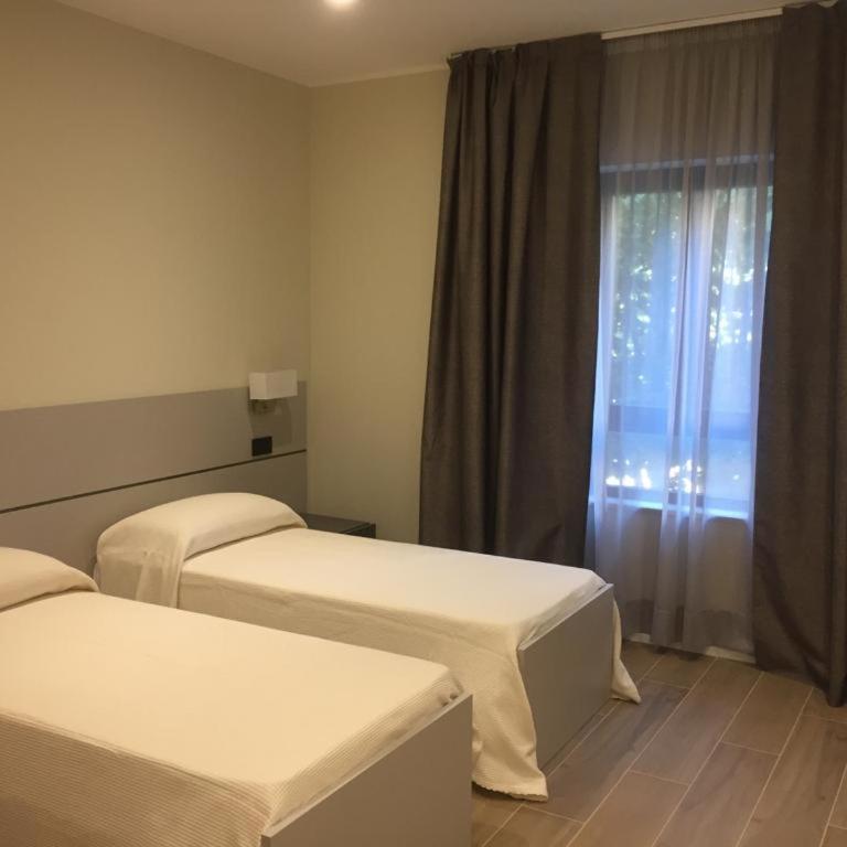 ROMA ROOMS - Camera Doppia con Letti Singoli - 3