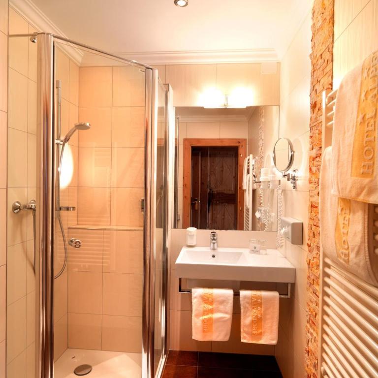 Aktivhotel Alpendorf - Standard Doppelzimmer mit Balkon - 2
