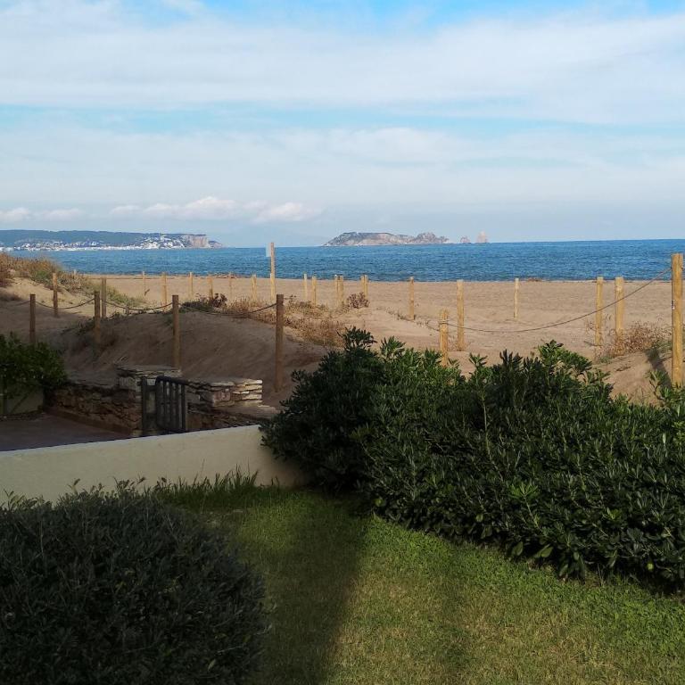 Sea front apartment in Platja Pals with terrace and parking - Apartamento de 3 dormitorios - 62