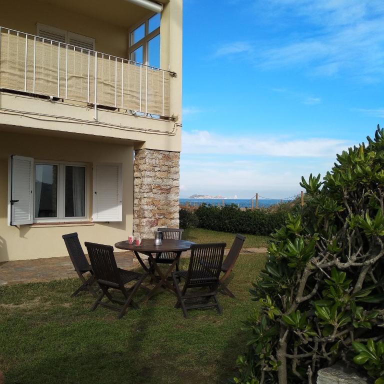 Sea front apartment in Platja Pals with terrace and parking - Apartamento de 3 dormitorios - 64