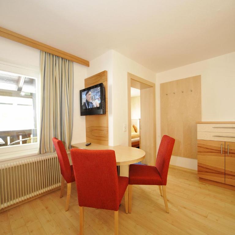 Pension Bergkristall - Doppelzimmer mit Balkon - 2