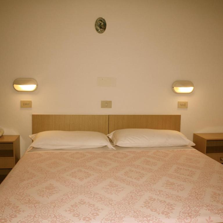 Albergo Villa Dionori - Camera Matrimoniale/Doppia con Letti Singoli - 12