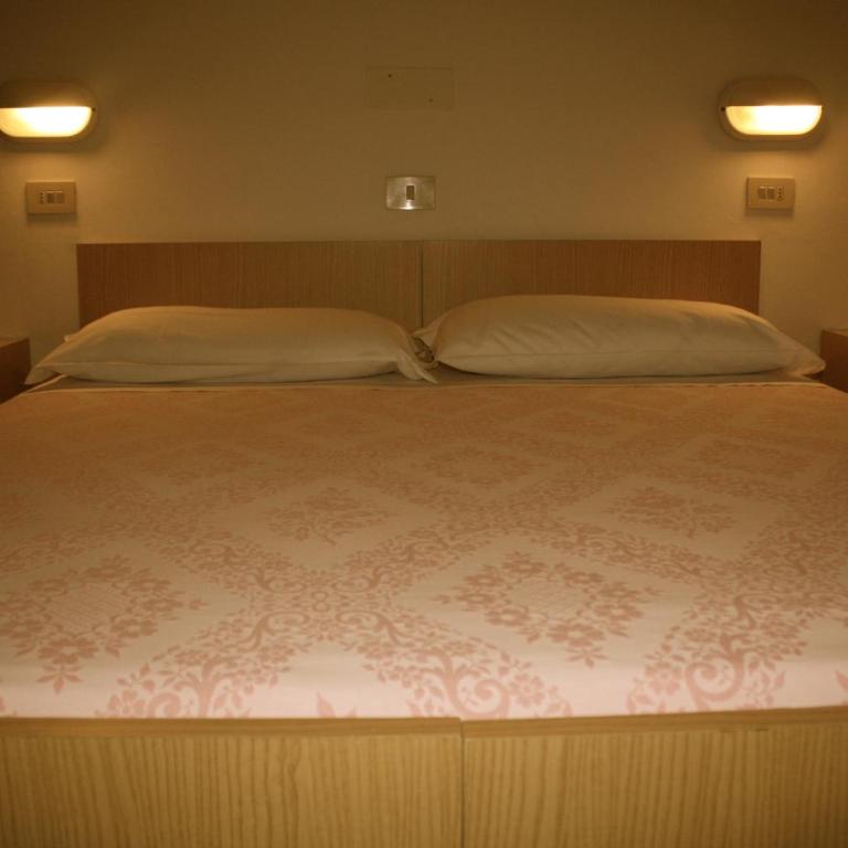 Albergo Villa Dionori - Camera Matrimoniale/Doppia con Letti Singoli - 5