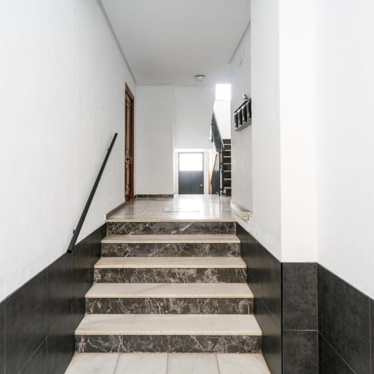 TRIANA 3 Bedrooms & 2 bath Parking Included - Apartamento de 3 dormitorios - 53