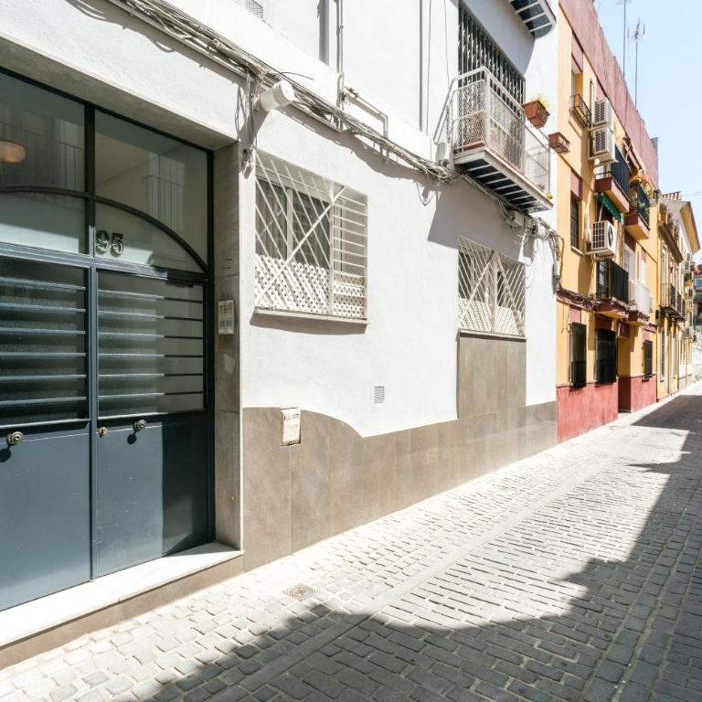 TRIANA 3 Bedrooms & 2 bath Parking Included - Apartamento de 3 dormitorios - 51