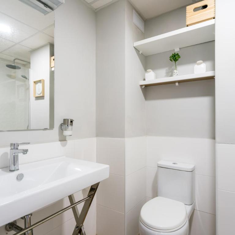 TRIANA 3 Bedrooms & 2 bath Parking Included - Apartamento de 3 dormitorios - 45