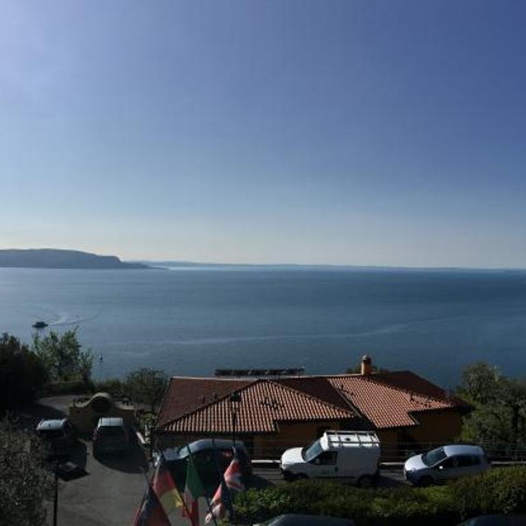 Belvedere Hotel & Villa - Camera Matrimoniale con Vista Lago - 8