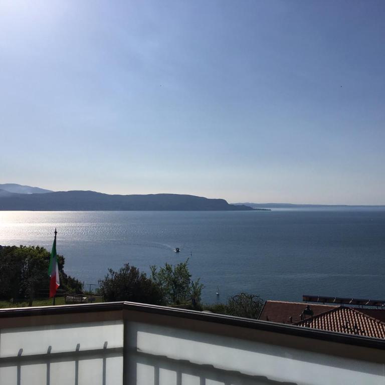 Belvedere Hotel & Villa - Camera Matrimoniale con Vista Lago - 10