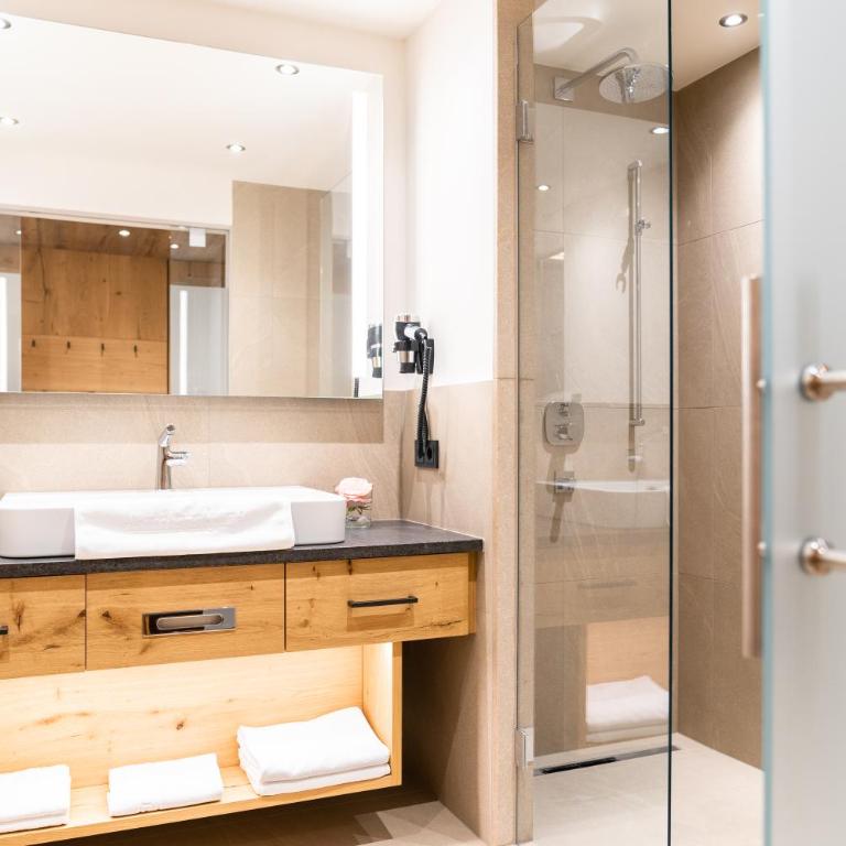 Laschenskyhof Hotel & Spa - Superior Double Room with Balcony - 3