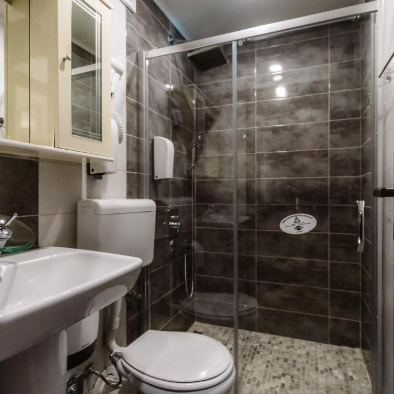 Villa Jadran Apartments - Double Room with Balcony - 1