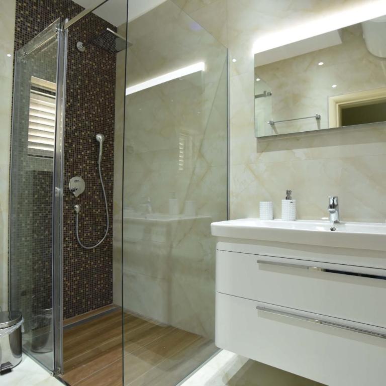 Villa Dragana with heading swimming pool and parking - Vila sa Sopstvenim Bazenom - 47