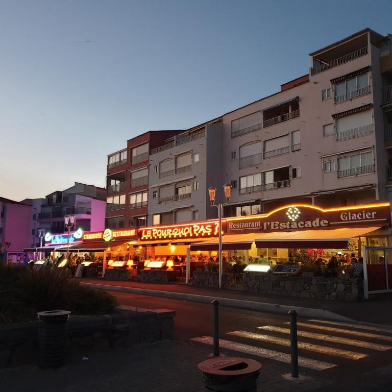 Résidence de standing la Pêcherie Spacieux T3 comme un cocon familial vue mer et sur l'avant port Sur le bout du bout de Cap d'Agde seule cap en Occitanie - Apartment with Sea View - 68