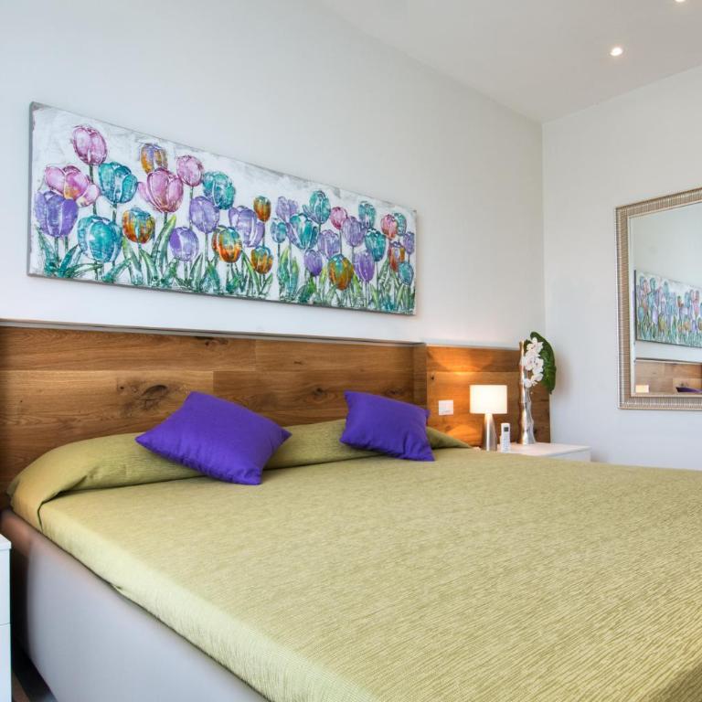 Bardolino Ferienwohnungen A - Two-Bedroom Apartment with Balcony and Terrace - 3