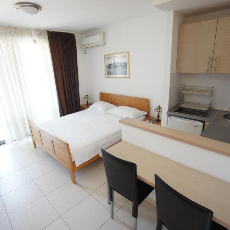 Apartments Bečići Sunset - Studio Apartment with Sea View - 4