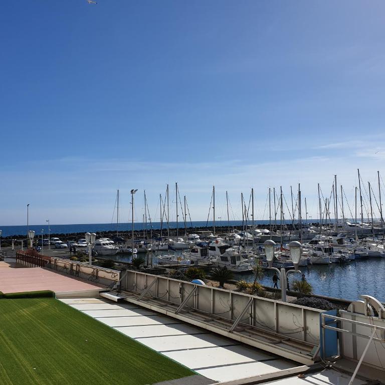 Résidence de standing la Pêcherie Spacieux T3 comme un cocon familial vue mer et sur l'avant port Sur le bout du bout de Cap d'Agde seule cap en Occitanie - Apartment with Sea View - 44