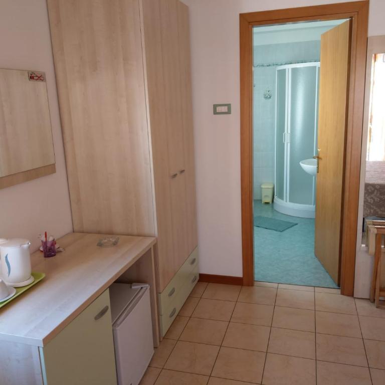 Bar Moro 1963 - Camera Matrimoniale con Bagno Privato - 13