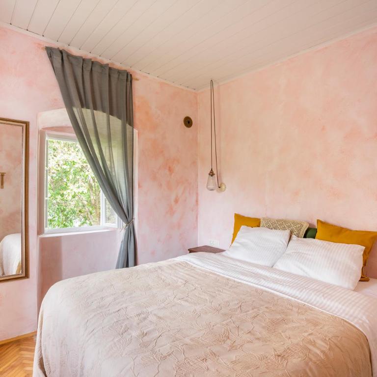 Central, Quiet & Romantic Apartment - Apartment with Sea View - 4