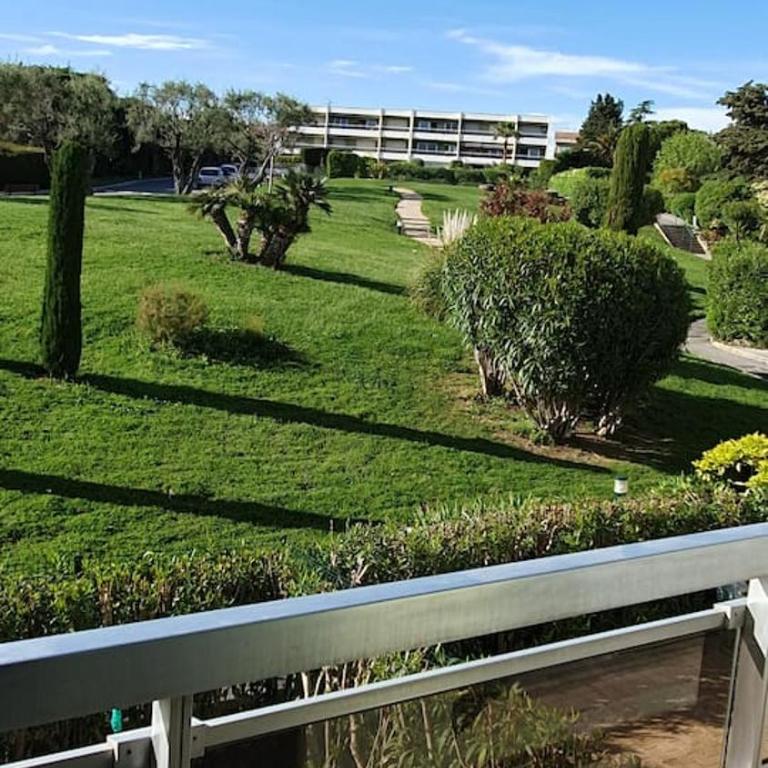 Superbe 2 pièces moderne refait à neuf, PISCINE ! - Appartement 1 Chambre - 26