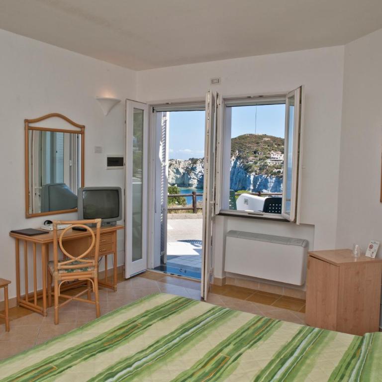 Hotel Villaggio Dei Pescatori - Camera Matrimoniale con Vista Mare - 12