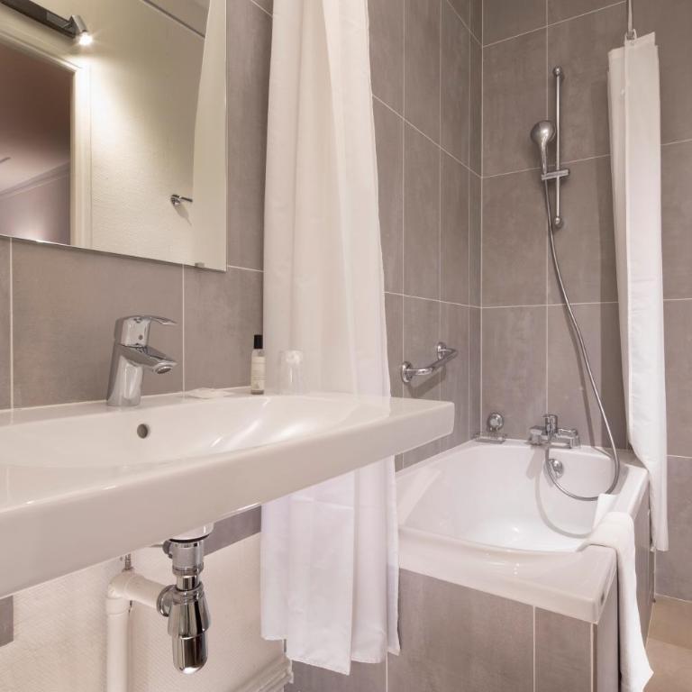 Hôtel Saint Roch - Chambre Triple Supérieure - 2