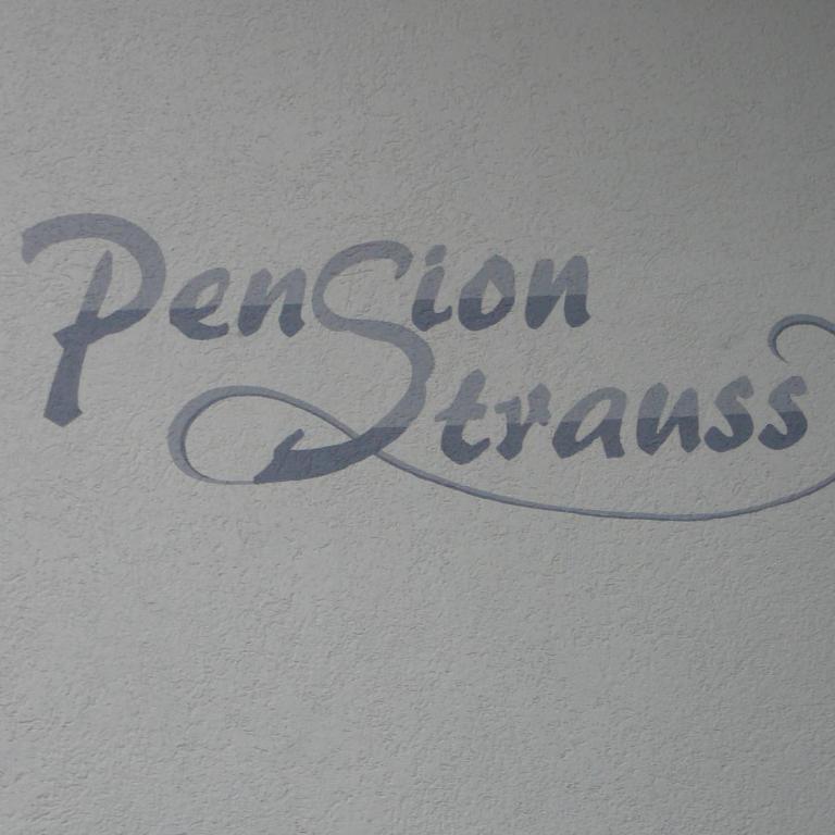 Pension Strauss - Doppelzimmer mit Gartenblick - 11