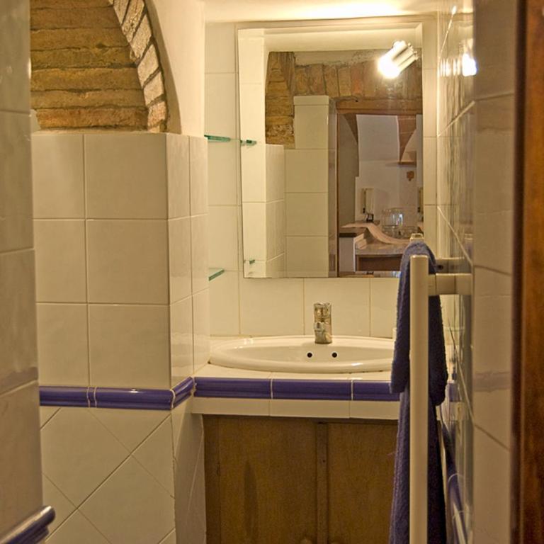 Residenza D'Epoca Palazzo Buonaccorsi - Camera Matrimoniale con Bagno - 15