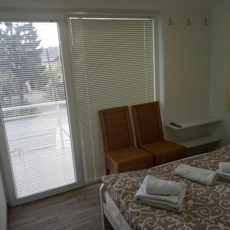 Apartments&Rooms Mido - Deluks Dvokrevetna Soba sa Bračnim Krevetom i Balkonom - 14