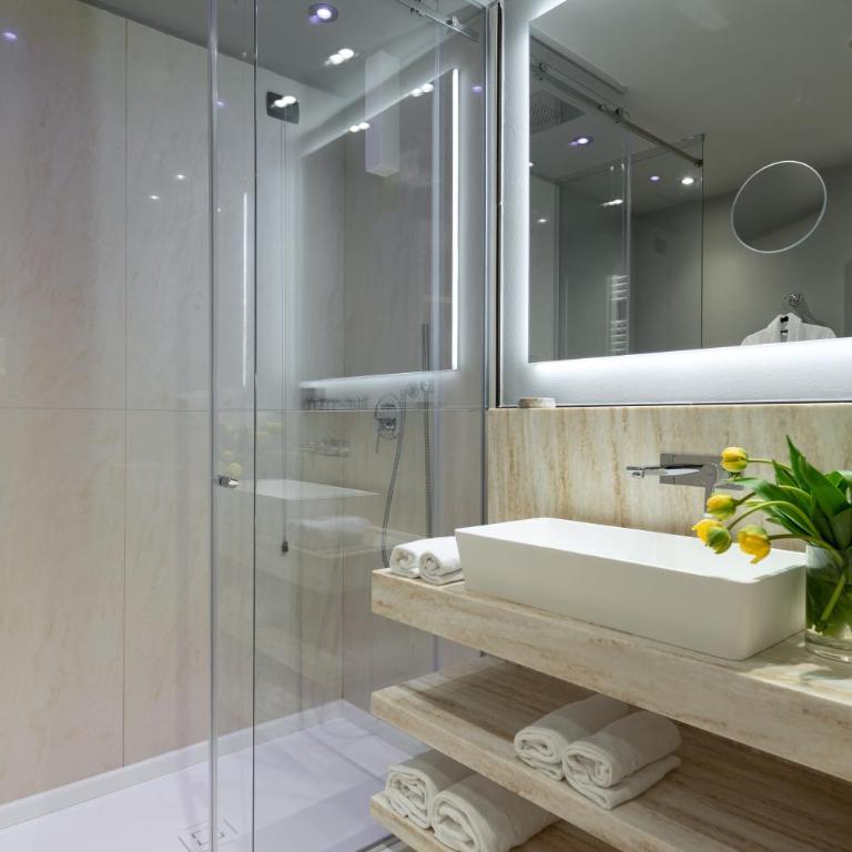 Hotel Milano & SPA***S - Camera Matrimoniale Small con Letto alla Francese - 4