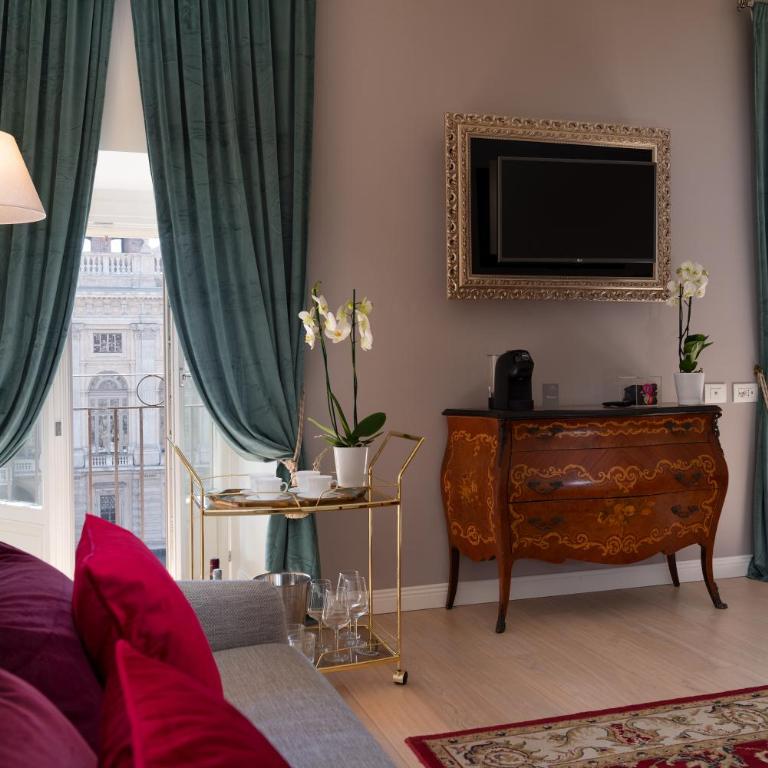 Corte Realdi Piazza Castello Torino - Deluxe Double Room with Castle View - 12