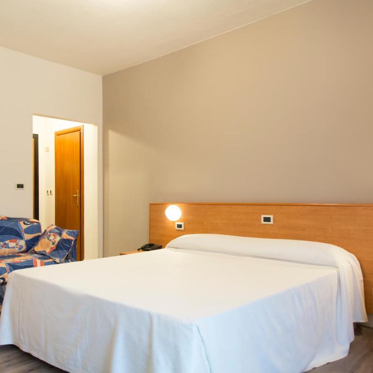 Hotel Royal Village - Camera Tripla Standard - 3