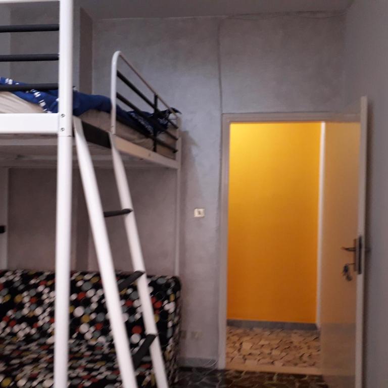 La casa di Laura - Two-Bedroom Family Apartment - 14