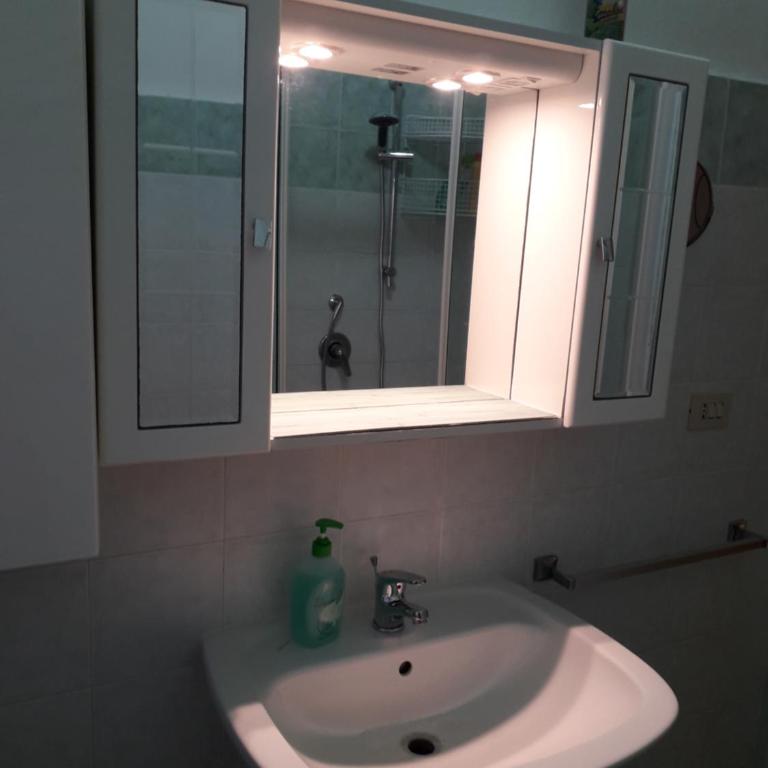 La casa di Laura - Two-Bedroom Family Apartment - 23