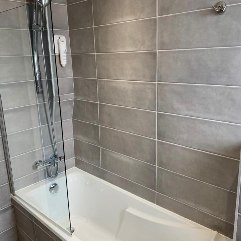 Hôtel Beauregard, The Originals Relais - Superior Double Room - Lake and Garden Side - 2