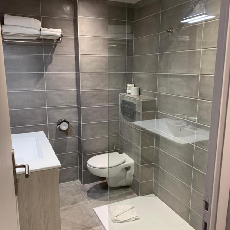 Hôtel Beauregard, The Originals Relais - Superior Double Room - Lake and Garden Side - 3