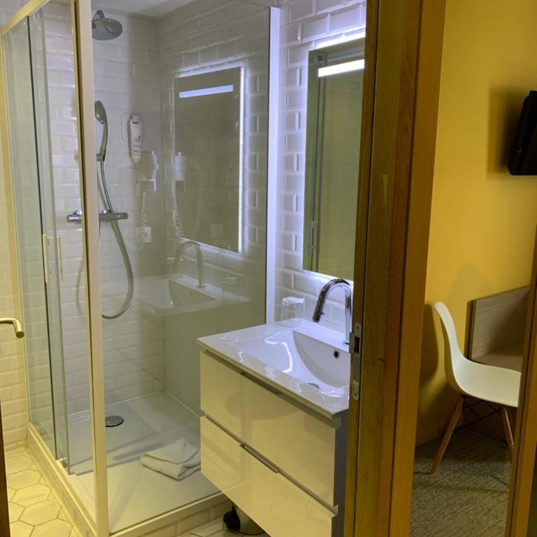 Hôtel Beauregard, The Originals Relais - Superior Double Room - Lake and Garden Side - 17