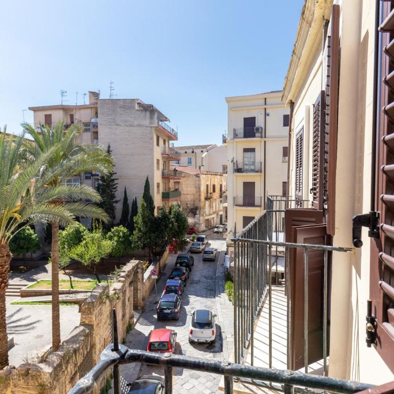 Il Sonno dei Giusti Apartment by DomuSicily - Loft - 10