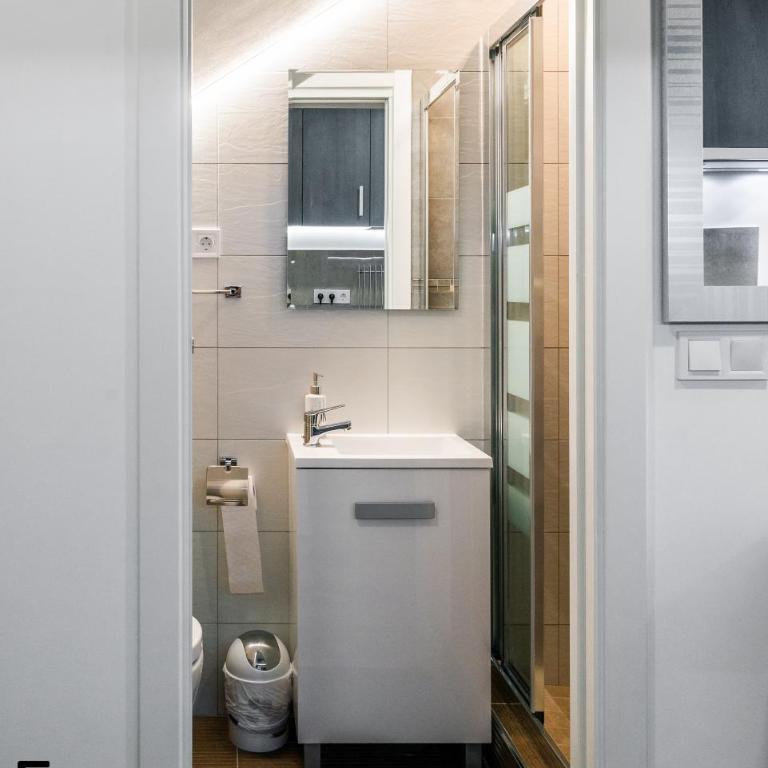 Jara Apartments ! - Studio Apartment - 6