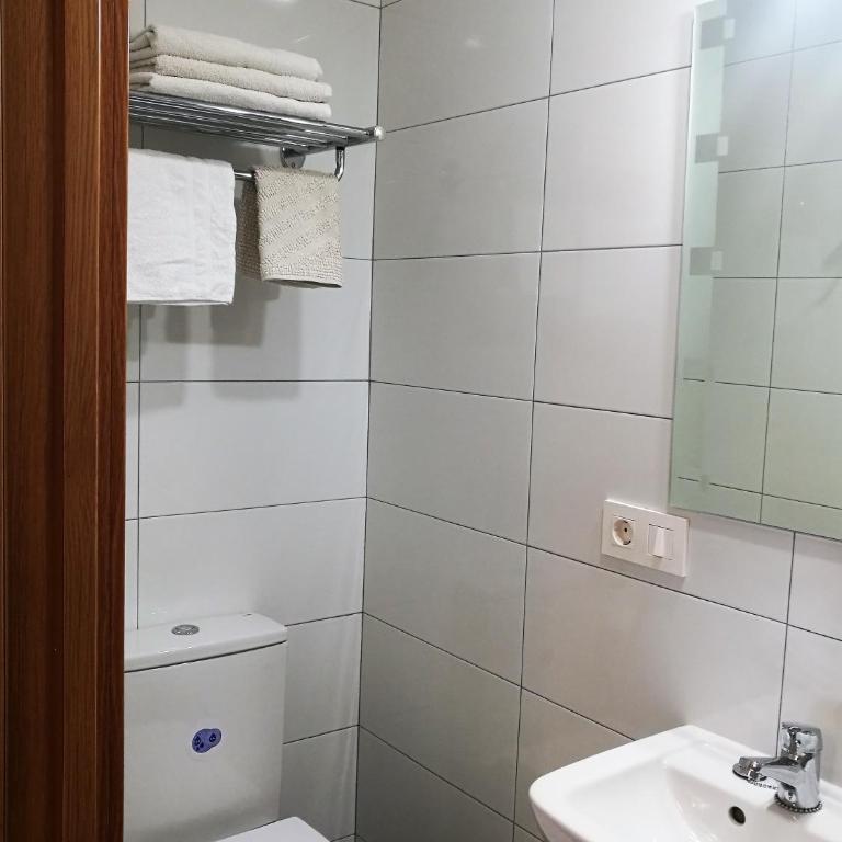 Pensión Santiago - Habitación Triple con baño - 8